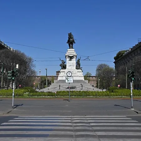 Le Guglie In Piazza Castello - Centro Storico Milan
